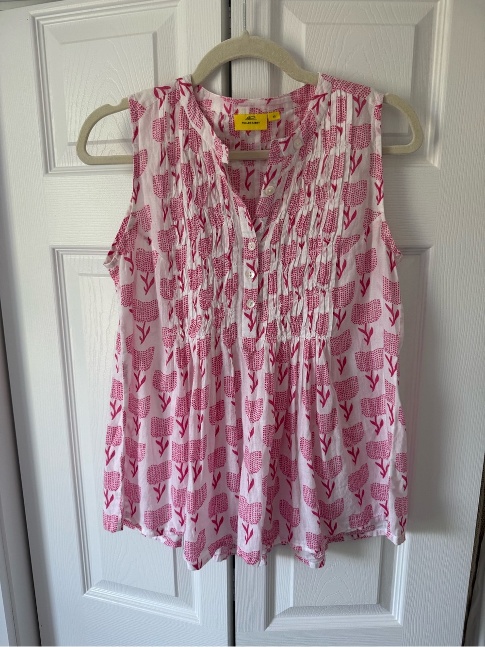 Roller Rabbit Pink Pleated Sleeveless Blouse